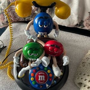 M & M animated talking working land line telephone